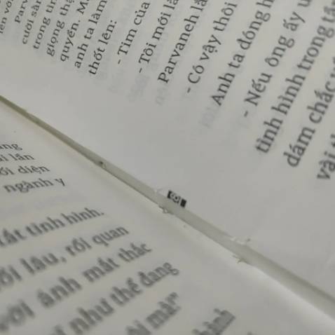 sách thì hay mà chất lượng thì... nghĩ sao chữ thì nhoè lem mực, còn bị rời tép trang nữa chứ