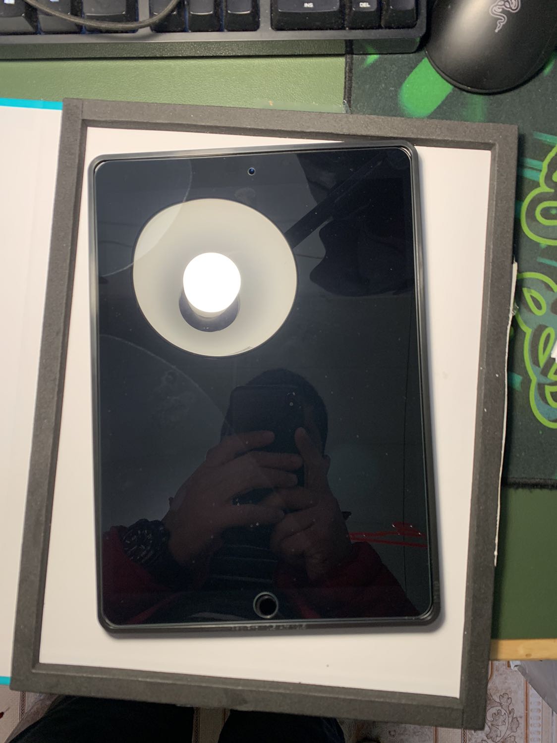 Đóng gói cẩn thận, giao hàng nhanh
Khung kính cường lực không phù hợp với ipad air 3 10.5 inch 2019 của mình.
Cho kính vào khung nhựa không khít camera và nút home.
Các bạn sử dụng ipad air 3 10.5 inch như mình cần cân nhắc trước khi mua