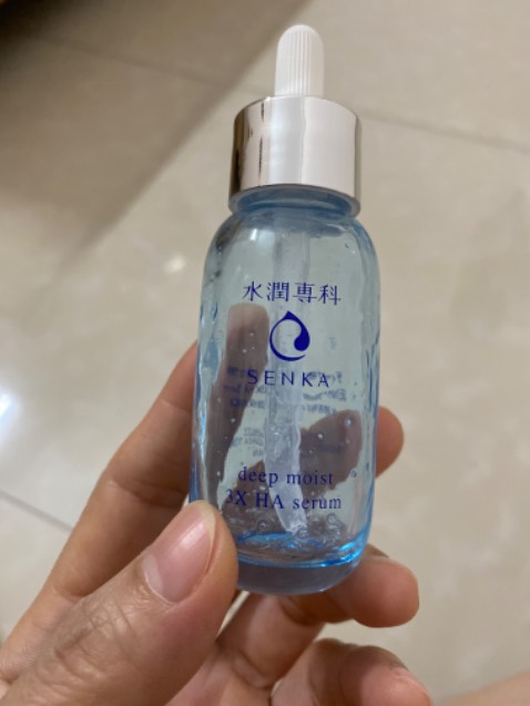 Sản phẩm ko giống như mình mua những lần trc. Có cảm giác là hàng giả vì quét mã vạch ko có thông tin gì cả. Mẫu mã bao bì cũng khác , hoang mang quá vì ko biết có nên dùng hay ko?