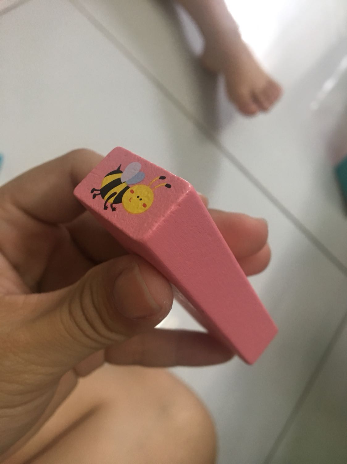 Bộ rút gỗ khá đẹp - thanh lớn - màu sắc sắc nét - không nặng mùi - chắc tay! 
Anh nhân viên giao hàng Tiki tuyến này dễ thương - thân thiện! 
5 sao cho chuyến hàng này nhé! Cảm ơn Tiki! Cảm ơn shop!