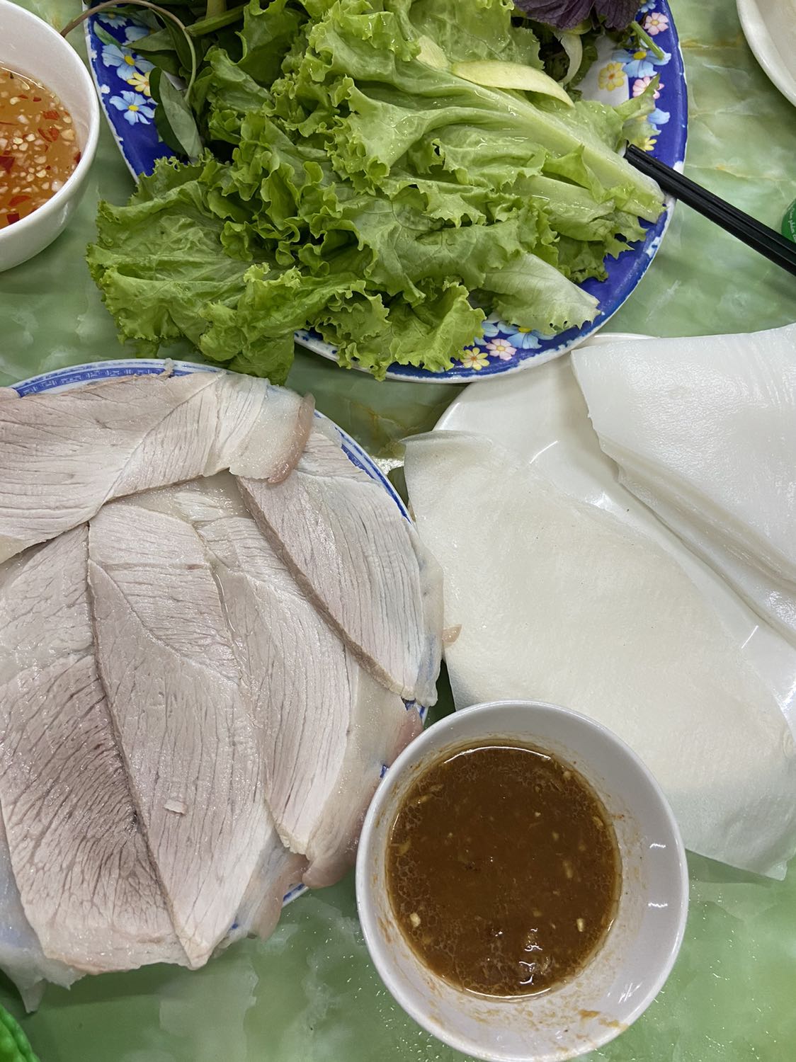 M đã mua 3 lần rồi. Dùng em này sạch sẽ, cảm giác mát mà không bị khô em bé tí nào.  Thành phần thiên nhiên nên m rất an tâm. Siêu thích ạ