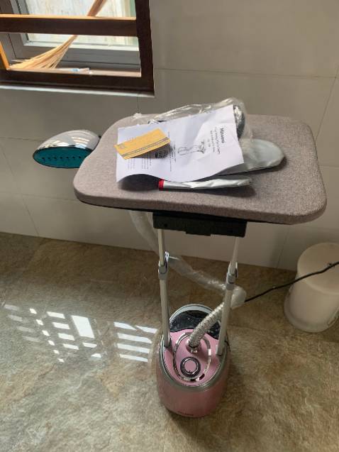 Dùng 3 ngày r mình mới đánh giá, hơi phụt lên 1 đống luôn, nước nhanh sôi, là mượt, phẳng, giá cả oke .. sử dụng siêu dễ luôn chỉ cần vặn 1 nấc cùng chiều kim đồng hồ là oke nha các mẹ. có sách hướng dẫn và phiếu bảo hành đầy đủ. sp này bảo hành 3 năm nhé yên tâm 100% luôn