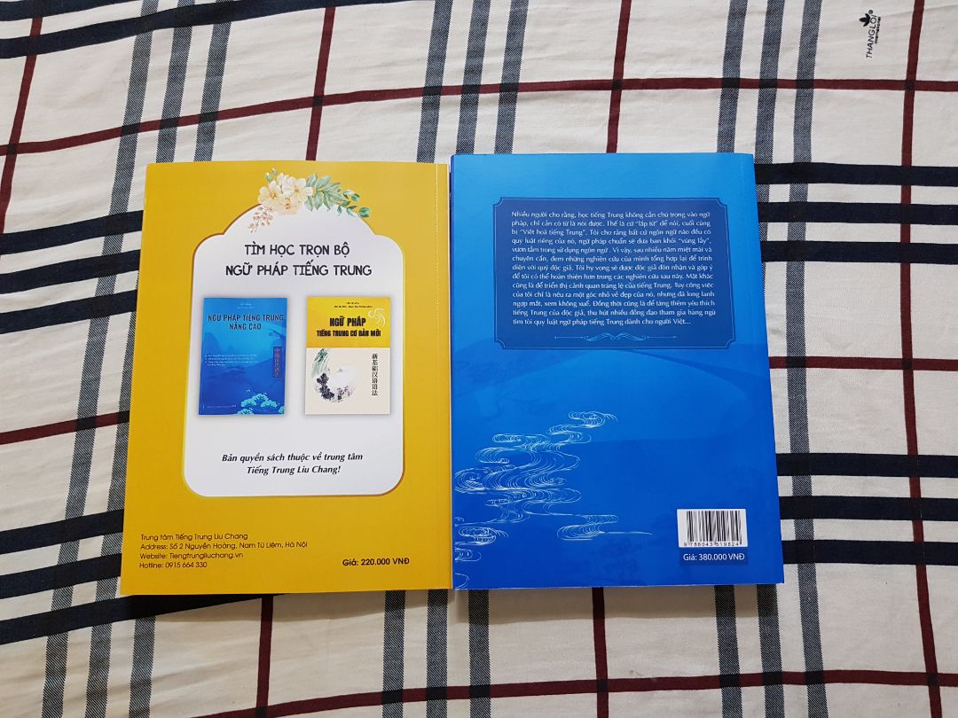 Sách mới toanh, giấy trắng, đẹp, chất lượng tốt. Nội dung phong phú, hướng dẫn rất bài bản và chi tiết cả phần lý thuyết và phần bài tập.
Mình rất thích và hài lòng về quyển sách tiếng Trung này.