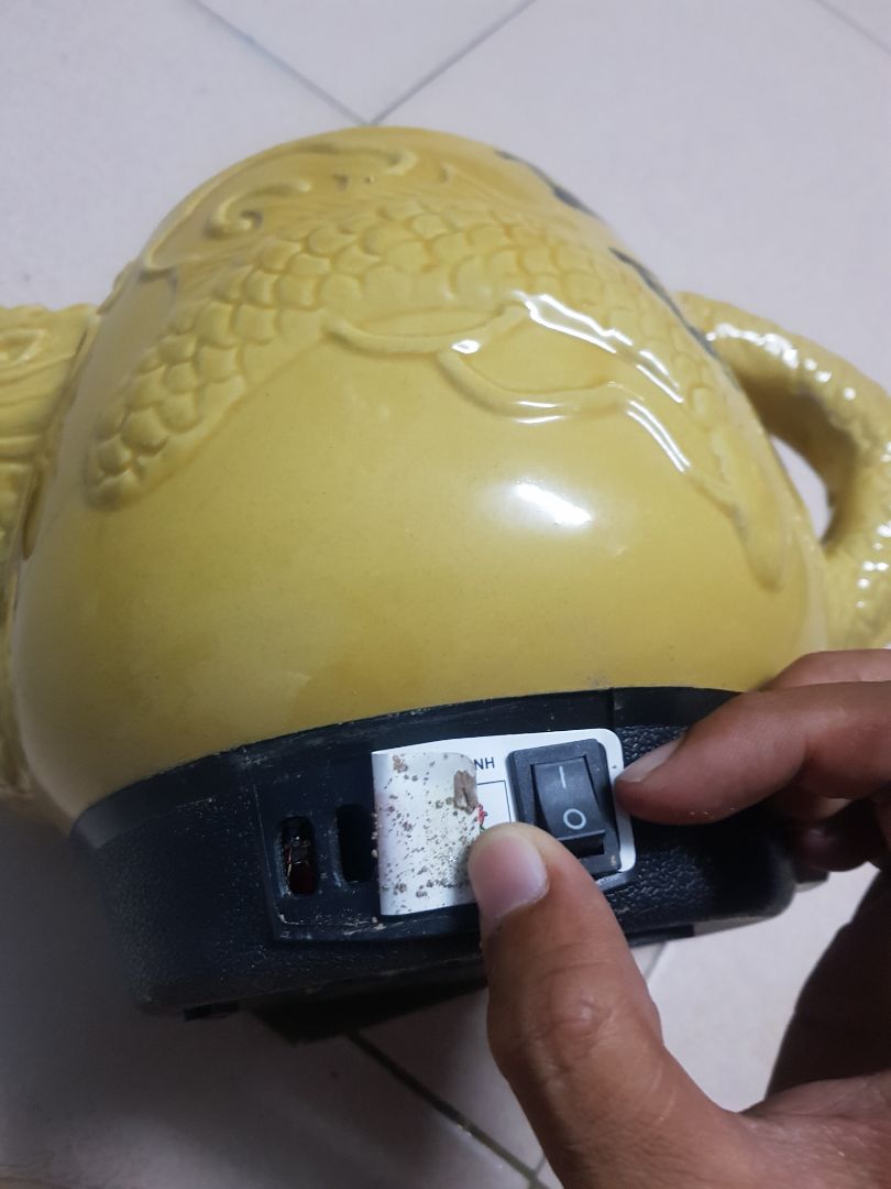 thiệt sự ngán ngẫm với hình thức mua hàng online. Mua lần 1 giao hàng bị nứt đã được tiki đổi lại cái mới. Cái được đổi thì còn nguyên vẹn nhưng sản phẩm giống như lội từ dưới bùn lên. chán thiệt sự !