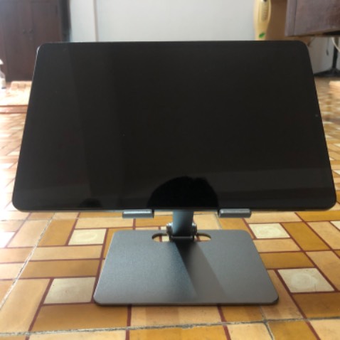 Giá đỡ ko chê vào đâu được, cứng cáp chắn chắn sử dụng rất thích, gắp lại cũng gọn tiện mang quán cafe ngồi làm việc, shop này mình cũng ủng hộ nhiều lần do cách tư vấn rất chi là nhiệt tình