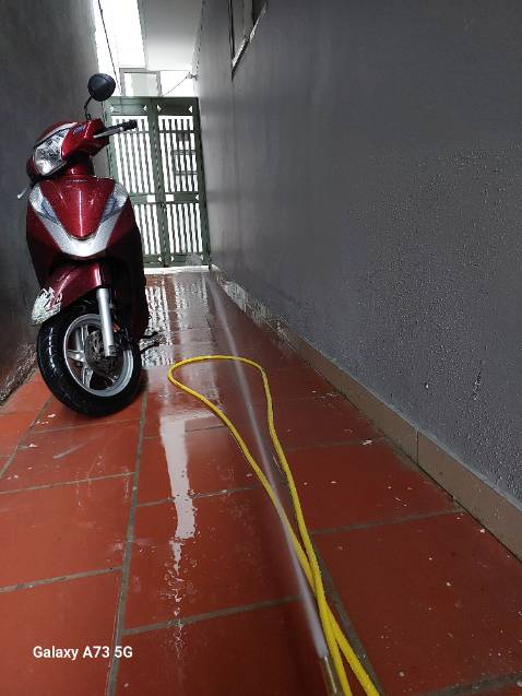 Áp lực cũng khá mạnh, tia nước phun xa, ống vừa đủ độ dài, nhỏ gọn dễ cuộn lại ,mỗi cái là hay bị gập ống , còn độ bền thì phải dùng mới biết