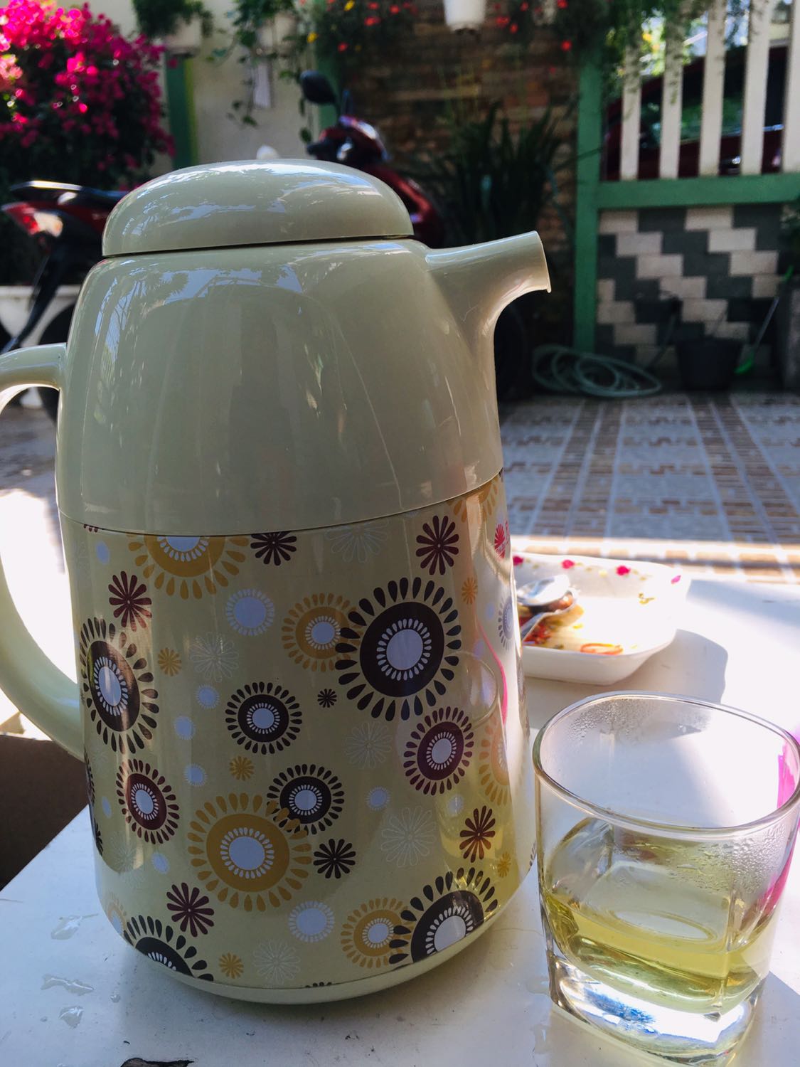 Bình mới đẹp rạng ngời từ hình thức đến nội dung, hoa văn kiểu dáng đẹp, dùng pha trà giữ nhiệt tốt, dễ sử dụng. Rất hài lòng với bình của Rạng đông, giá cả phù hợp, sẽ mua tiếp cái nữa ?