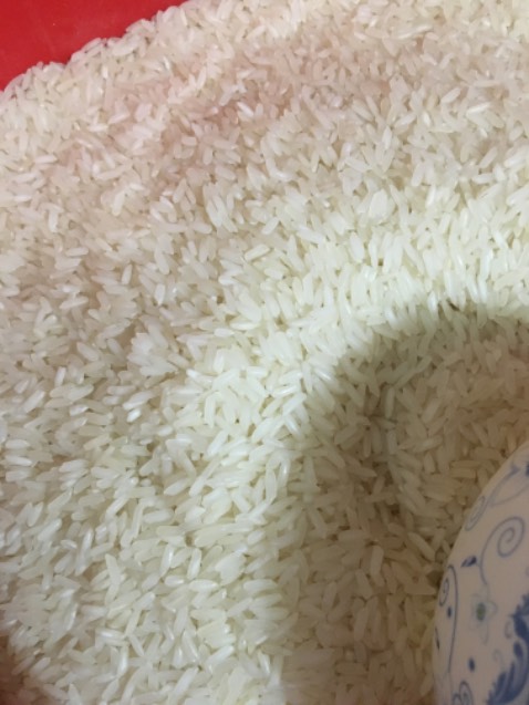 Gạo mùi thơm, không mối mọt gì. Mình chưa nấu ăn thử nên chưa biết ngon không. Đợi nấu ăn thử rồi đánh giá lại sẽ chuẩn hơn. Trước hết là ưng ý về chất lượng gạo khi nhận cái đã!