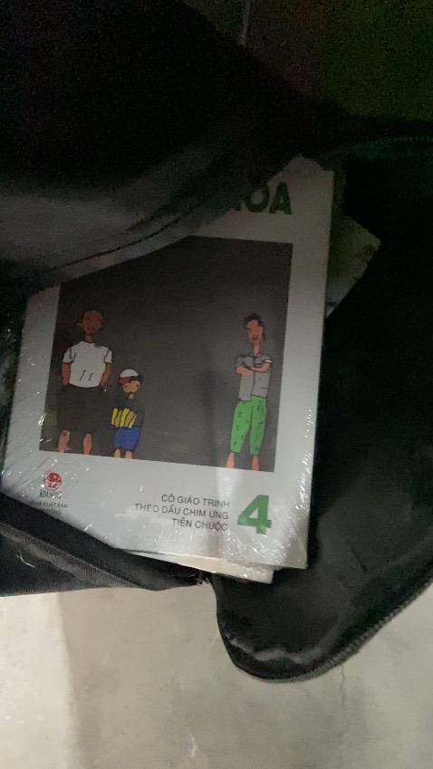 Trời mưa nước ngập ruộng sâu
Cá đồng về hội rủ nhau nhảy hầm
Mưa là mưa lũ mưa dầm
Hẹn mùa, rau đắng mọc quanh thềm nhà ..