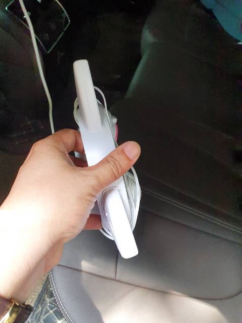 Đặt mua màu hồng lại đưa màu trắng có điểm hồng 🤣 tai nghe không chắc chắn, rắc cắm lỏng kêu lẹt xẹt. Không có xạc pin như qc, chỉ có viên pin dự phòng.