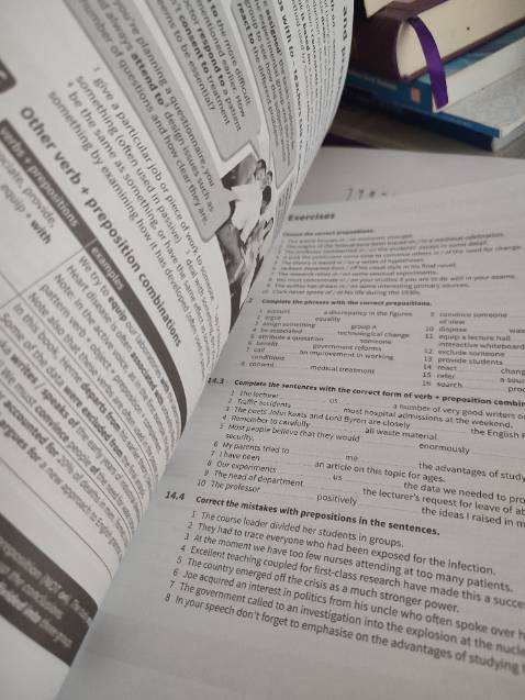 Sách đẹp, in trắng đen, chữ rõ ràng, nội dung bổ ích, chia theo chủ đề đỡ phải lọc từ vựng random tốn thời gian, hữu ích cho ai cần ôm thi các kỳ thi tiếng Anh học thụât và phục vụ học tập lâu dài chuyên ngành. Rất ủng hộ Fahasa mua bản quyền sách để cũng cấp giá cả hợp lý ở thị trường Việt Nam.