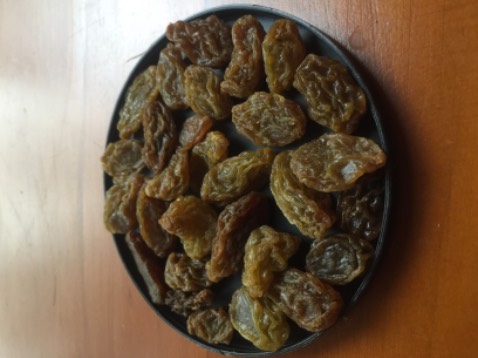 Đóng gói kỹ lưỡng, còn nguyên niêm. Date còn 3 tháng, 27/04/2022. Size jumbo, nhưng nho rất khô nên bị cứng và dai.