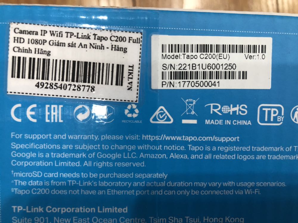 Theo lịch là 27 mới nhận được mà 25 đã giao tới rồi mặc dù kho HCM, đúng là TikiNow không làm mình thất vọng. Có điều đặt 2 cái mà có 1 cái không chèn chống sốc, may không sao. Sau khi dùng mấy hôm phải đánh giá lại. Bản của Tiki Trading là V1.0, không thể điều chỉnh độ phân giải như phiên bản V2.0, các nhà bán khác trên Tiki đắt hơn nhưng là 2.0. Lúc đâu mình tưởng nhớ nhầm vì tìm mãi không thấy chỗ điều chỉnh. Nhà mình trước đã xài V2.0. Tiki trading nên ghi rõ để khách hàng biết.