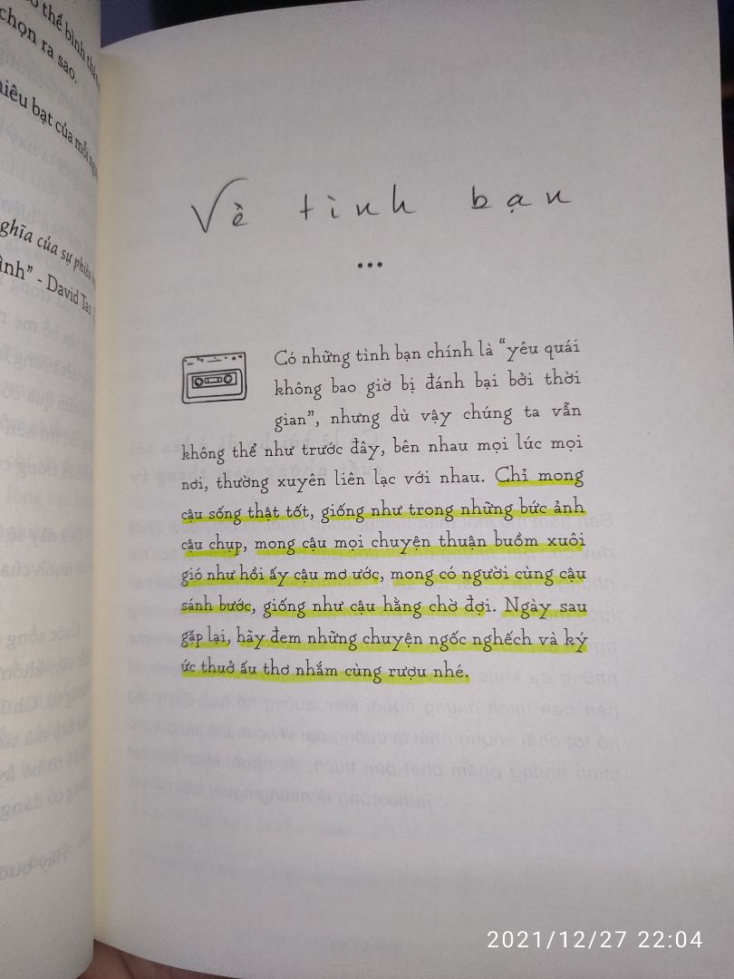 Sách giao đúng thời gian. Bìa sách rất ý nghĩa. Sách mua tặng nên không có ảnh. Nhưng tìm hiểu thì có biết sách này cũng thiên về các phần như tình bạn, tình yêu,... cũng khá dễ đọc. Giống form sách các quyển như 999 bức thư tình, đừng hoài phí tuổi trẻ. Mình đoán thế 🤔