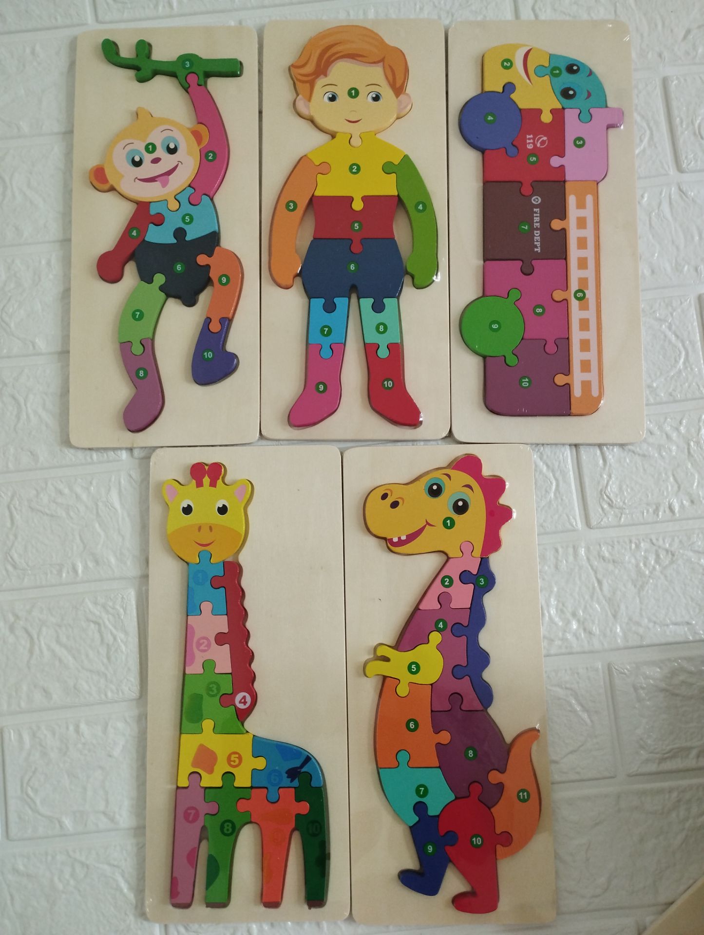 Bé nhà m thích mê mẩn, mà mình cũng thấy hay hay, vừa chơi cùng con lại dạy con được nhiều thứ như tập đếm từ 1-10, các bộ phận trên cơ thể và vị trí của chúng, bé phải học cách ghép nối đúng nên nhanh nhớ hơn, lại phải khéo léo mới lắp đung đc ah. Nói chung m rất ưng món này khi mua về cho con trai mình