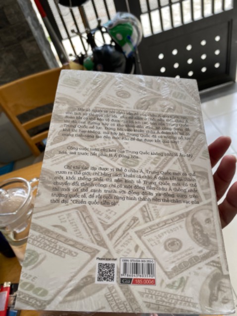 lần đầu tiên nhận sách trễ hạn, nhưng nói chung là hài lòng