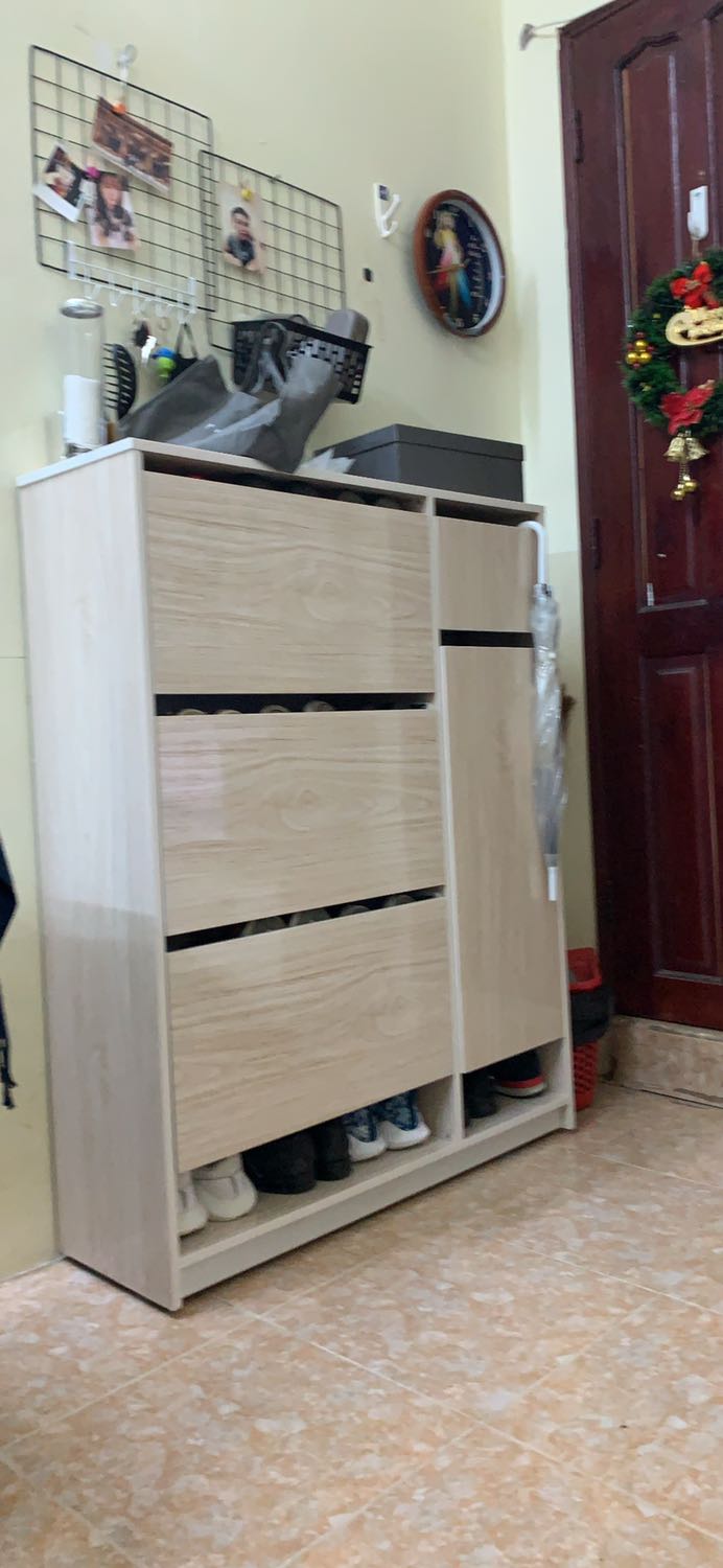 Hộc giầy bỏ bị hẹp nên hoi khoa chịu lúc đóng mở, nếu cần những đôi cổ cao thì nên bỏ tằng giửa thành 1 hộc 2 ngăn thôi