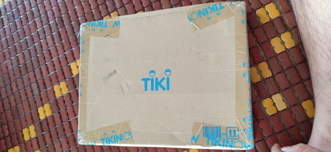 đóng hộp kỹ, chất lượng sách tốt mà ưng nhất là có may chỉ Viềng trên dưới tạo nên vẻ đẹp trang trọng và còn chống xù rách sách.