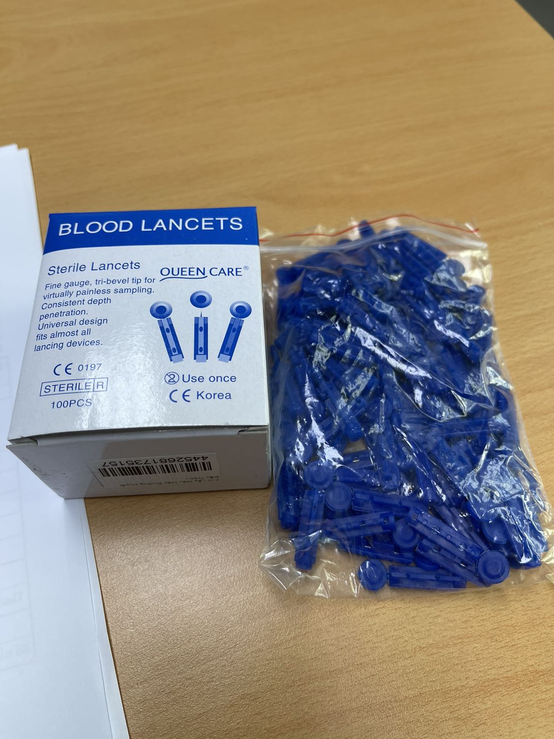 Phần nhựa mỏng, nhìn có cảm giác yếu ớt.