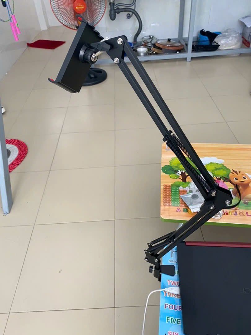 Kẹp điện thoại cứng cáp . đáng mua để trải nghiệm