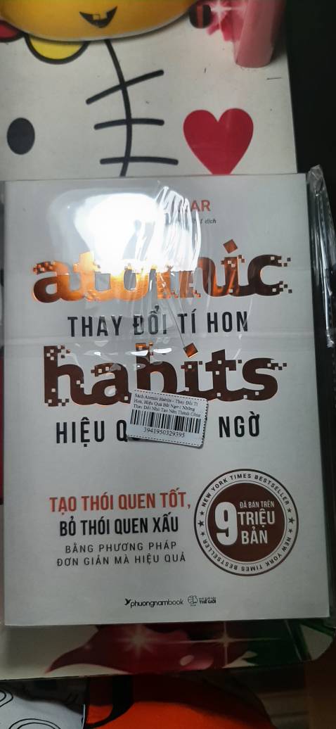Sách giao nhanh cực kì! Phần đóng gói khá ổn nhưng sách vẫn có chút móp méo và vài chỗ lỗi bìa sách. Mong shop sẽ cải tiện trong tương lai