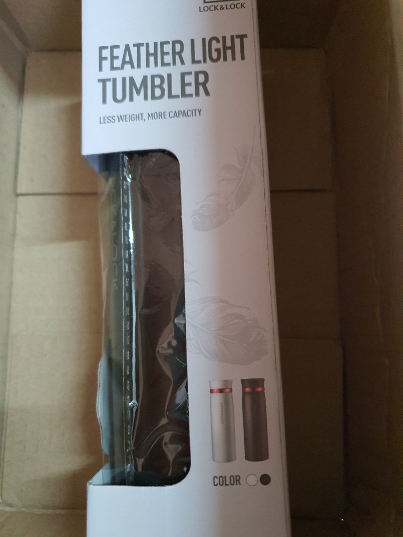 shop giao hàng tốc độ ánh sáng luôn, đặt tối bửa trước nhưng trưa hôm sau đã nhận được. Bình rất đẹp, cầm nhẹ tay, ko có mùi hôi gì cả, chất lượng thì ko bik ntn nhưng cả nhà mình ai cũng khen bình đẹp cả