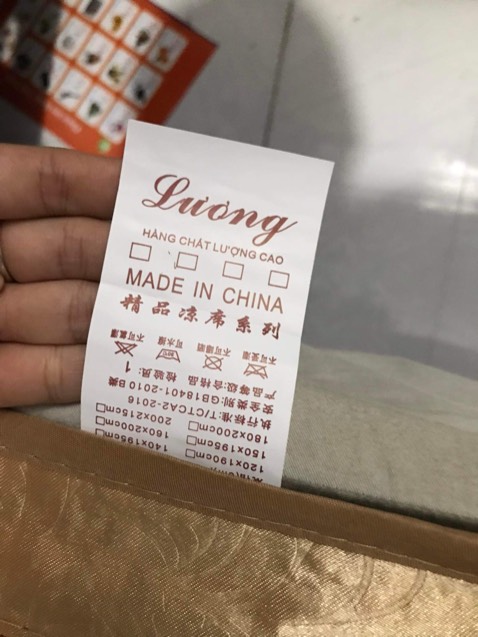 Nhận hàng ko đúng như hình, tem mác ko phải như trên hình, xuất xứ ghi là Nhật Bản mà giao đến là chiếu Trung Quốc. Làm mất lòng tin khách hàng. Nhận hàng ko đúng như hình, tem mác ko phải như trên hình, xuất xứ ghi là Nhật Bản mà giao đến là chiếu Trung Quốc. Làm mất lòng tin khách hàng.