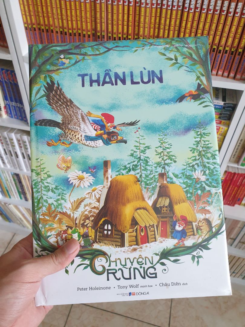 sách Bìa cứng, to đẹp. mua xong ĐÔNG A giảm sâu 60%. Quá nhọ. Tiki now giao nhanh chóng, sách không hư hại gì.