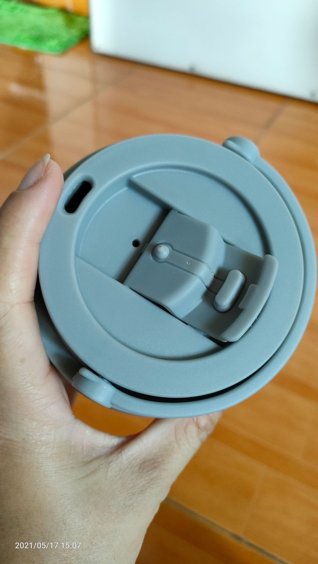 Thực sự rất đẹp luôn. Sản phẩm y như mô tả. Kích cỡ vừa phải, đủ cầm tay sang chảnh. À, nơi cắm ống hút nhỏ, không thể dùng ống hút inox được, bạn nào định mua lưu ý xíu vậy. Với mình thì sản phẩm quá tuyệt vời, xứng đáng đồng tiền!