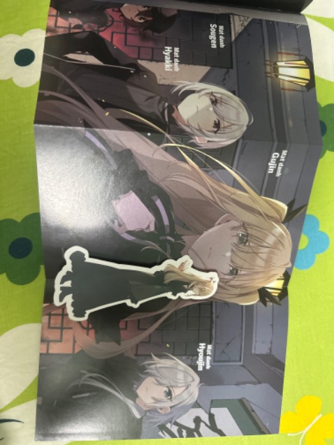 Xây dựng nhân vật khá cuốn, làm mình đặt mua ngay tập 6 luôn. Khá tiếc cho các tem phụ, không có hào quang nhân vật chính. Có điểm trừ là tên với mật danh nhiều quá làm mình không nhớ hết được. Nhớ mỗi bé lily và Tia vì hợp gu.