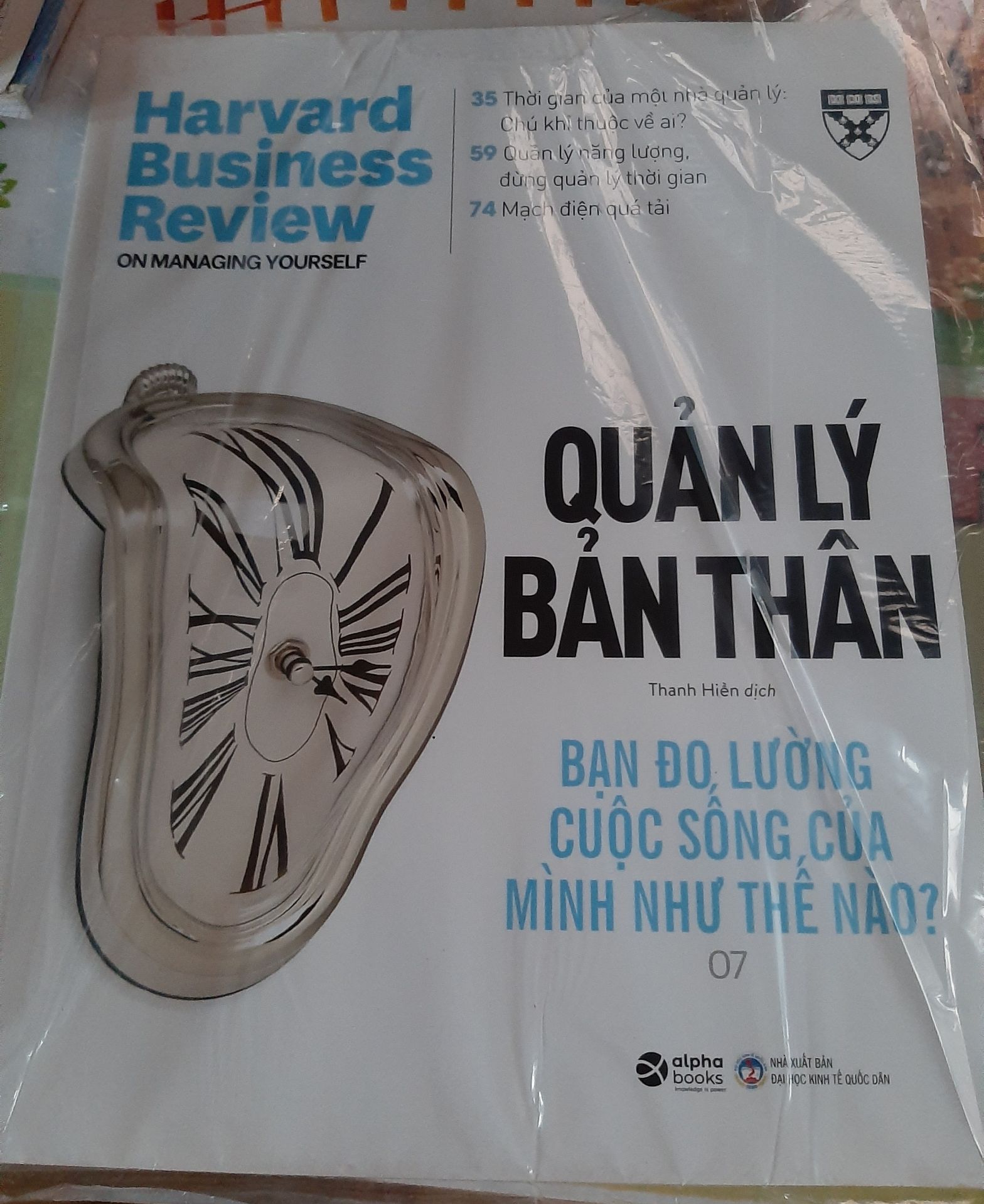 Sách có nếp gấp, shop chú ý hơn.
Không hài lòng lắm với việc đóng góp.
Điểm cộng như hình