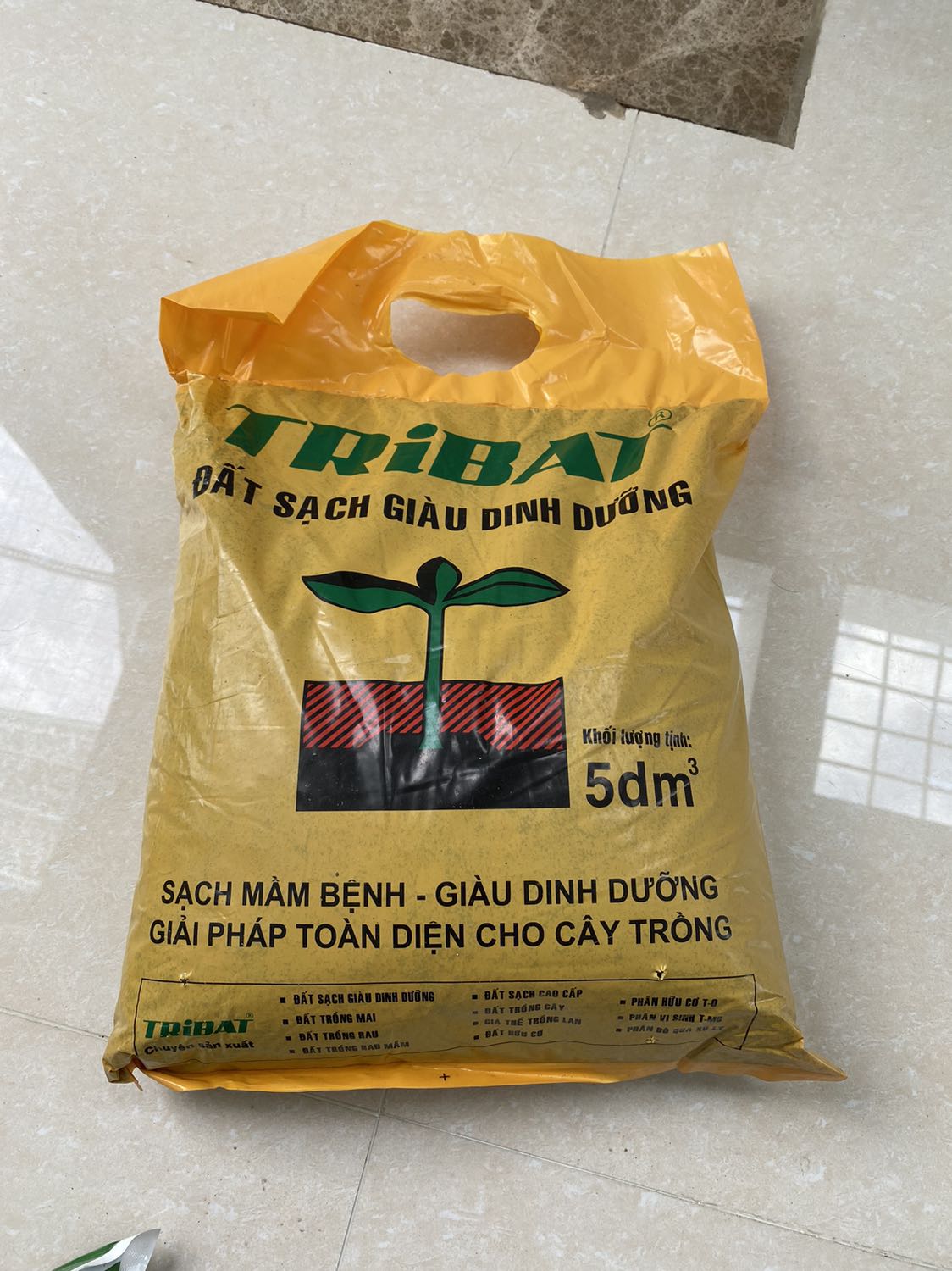 Mua phân bò mà lại giao cái này, kiểm tra kỹ giúp nhé