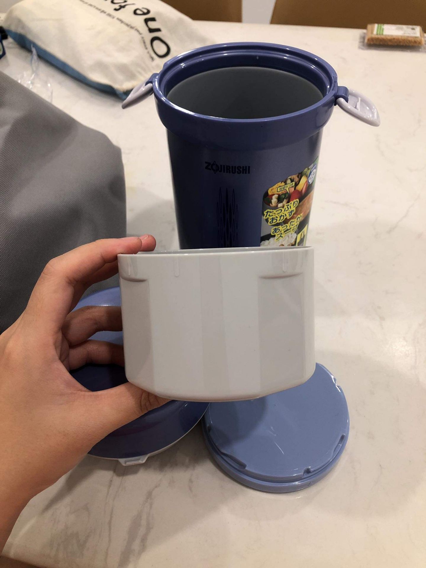 Hộp cơm hơi mắc mà nhận hàng mới biết là nó nhỏ hơn tưởng tượng