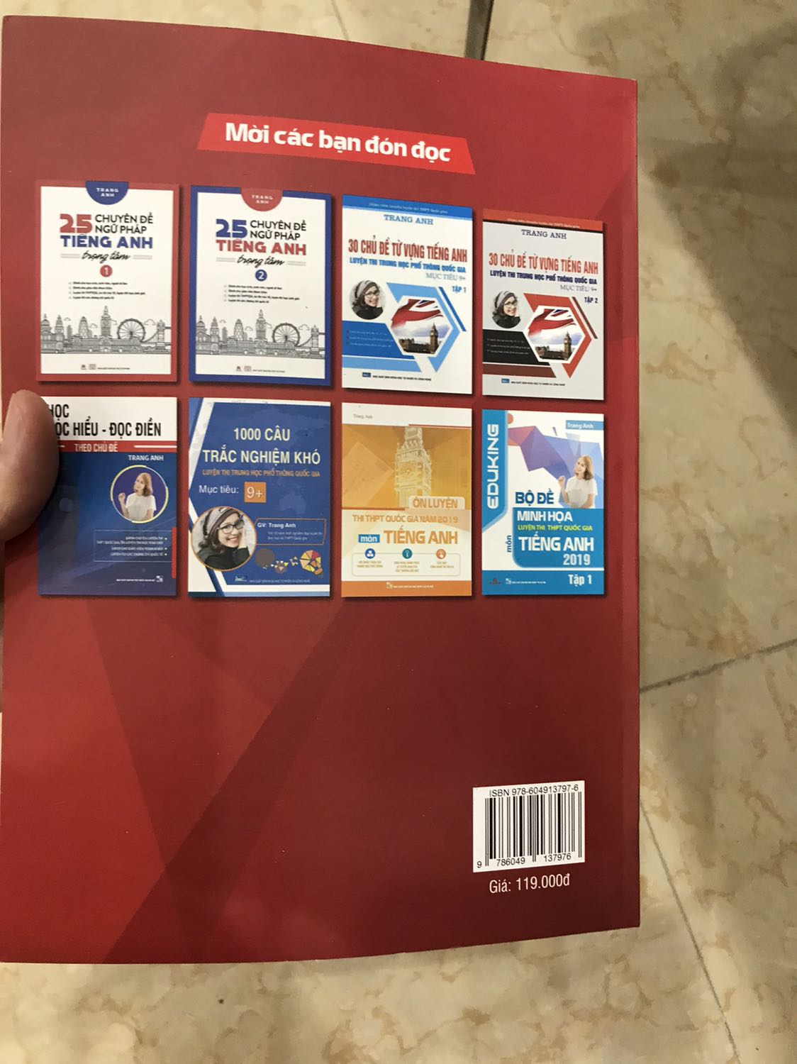 Sách hay nhưng khi mua trên Tiki lần này cảm giác như  bị *** khi giá sale 40% mà lúc mua về nhìn giá sau sách bằng giá đã sale nực cười *** các bạn ạ. Giá sau sách là 119k mua lúc sale 40% cũng là 119k nhé 😂 ai mua chú ý nhé