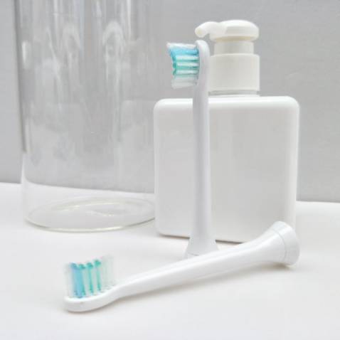 Đầu nhỏ chải răng rất thích, luồn vào răng khôn đánh sạch tinh, chuẩn máy Philips, bao bì, đóng gói rất đẹp, xịn sò, giá cả phải chăng. Nói chung hài lòng, Shop chu đáo cho 5 sao