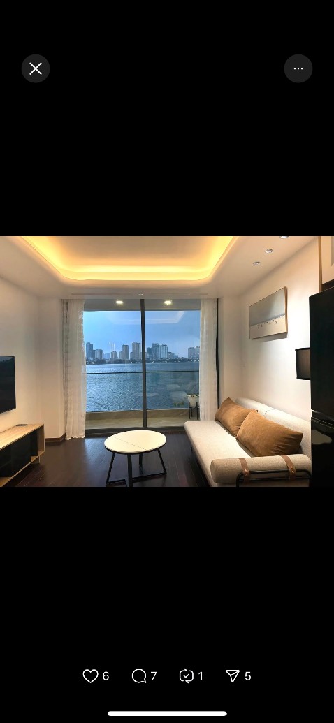 Cốt truyện hấp dẫn, hình vẽ đẹp, mình mong muốn được sở hữu lâu rồi nhưng giá vẫn đắt so với mình, may là săn sale cũng giảm được 1 chút, ko phụ công mình mong mỏi bấy lâu nay.
Tất cả đều tuyệt vời đến hoàn hảo😍😍😍