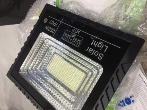 Shop nầy bán không đúng hàng như mình đặt , *** khách hàng