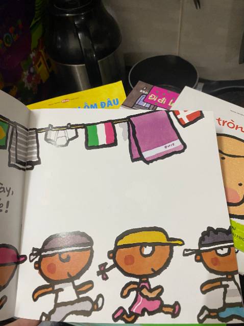 câu chuyện đáng yêu, giao hàng nhanh chóng, sách rất dày dặn