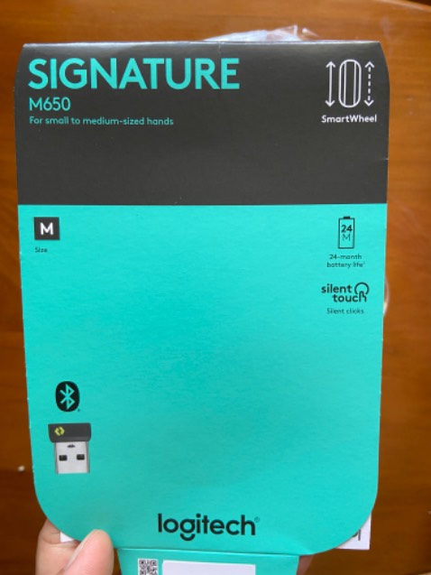 - Giao hàng: Nhanh
- Đóng gói: Cẩn thận
- Thiết kế: Chuột cầm vừa vặn và chắc tay, bấm rất êm, không hề phát tiếng ồn.