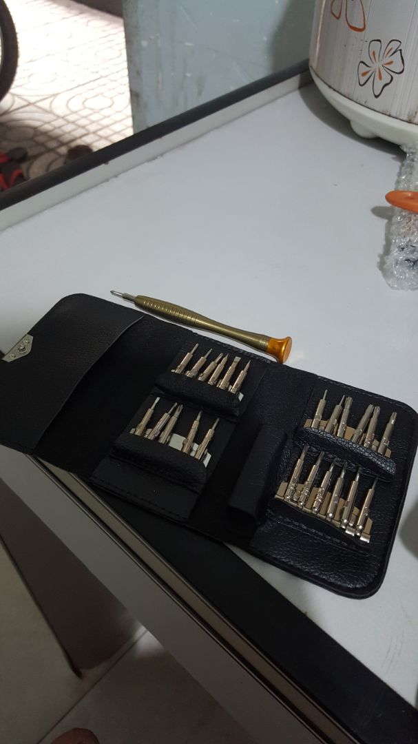 giao hàng nhanh, mưa gió nhưng Anh nhân viên rất dễ thương. về sp thì rất hài long trong khoảng giá như thế này. độ chắc thì ok á, đã *** tháo laptop và hài lòng cực kì. ae mua ko phí tiền đâu nhé.