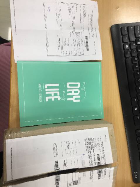 Shop làm ăn như phường trộm cắp thế à? 
mua sách ""tự học tiếng Hàn" thì giao cho cái cuốn sổ tay linh tinh này. Nếu hết hàng thì báo chứ giao hàng thế à? 
Không có ý thức.