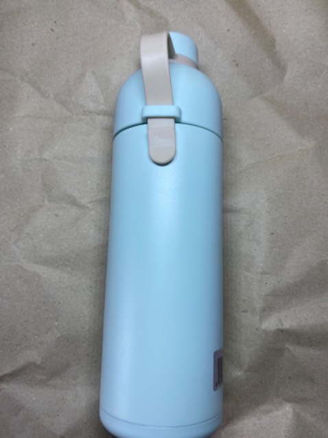 Màu xanh mint thực sự rất đẹp. Bình giữ nhiệt khá tốt. Được tặng kèm chiếc cọ nữa.