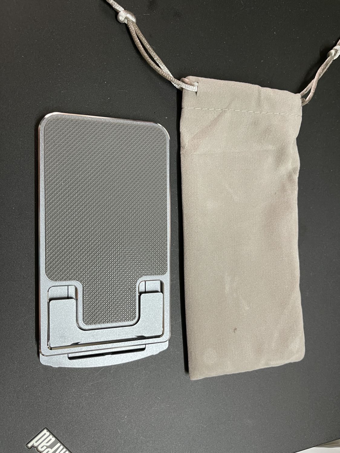 Lần đầu mua trên tiki sp đẹp, màu sắc y hình chất lượng và chắc chắn dù giá có nhỉnh hơn vài chục so vs n' chỗ # nhưng thấy mn feedback tích cực qá bỏ thêm tí mua sự yên tâm và đúng là như mong đợi.