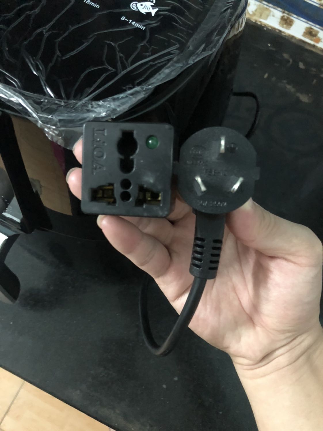 Hàng như hình mỗi tội ghi 5L mà tầm 3,5L thôi ah. Đầu sạc 3 chấu mình tìm ổ chuyển đổi khắp NT k có, may có cái ổ chuyển đổi của điện thoại lấy lắp thử may dùng đc. Nướng thịt giữ lại đc vị ngọt của thịt. Nói chung mới dùng ok còn bền hay không mình k rõ