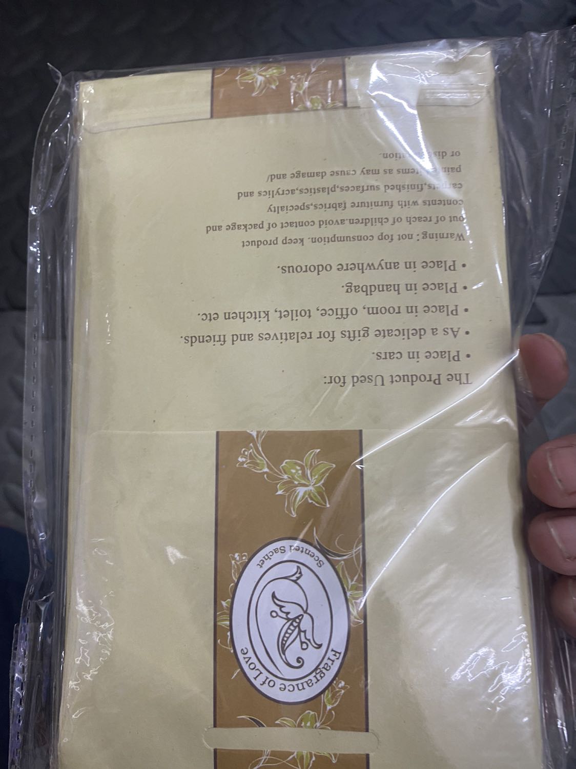 Hàng đủ. Mùi thơm nhẹ. Nếu dùng tốt sẽ ủng hộ shop.