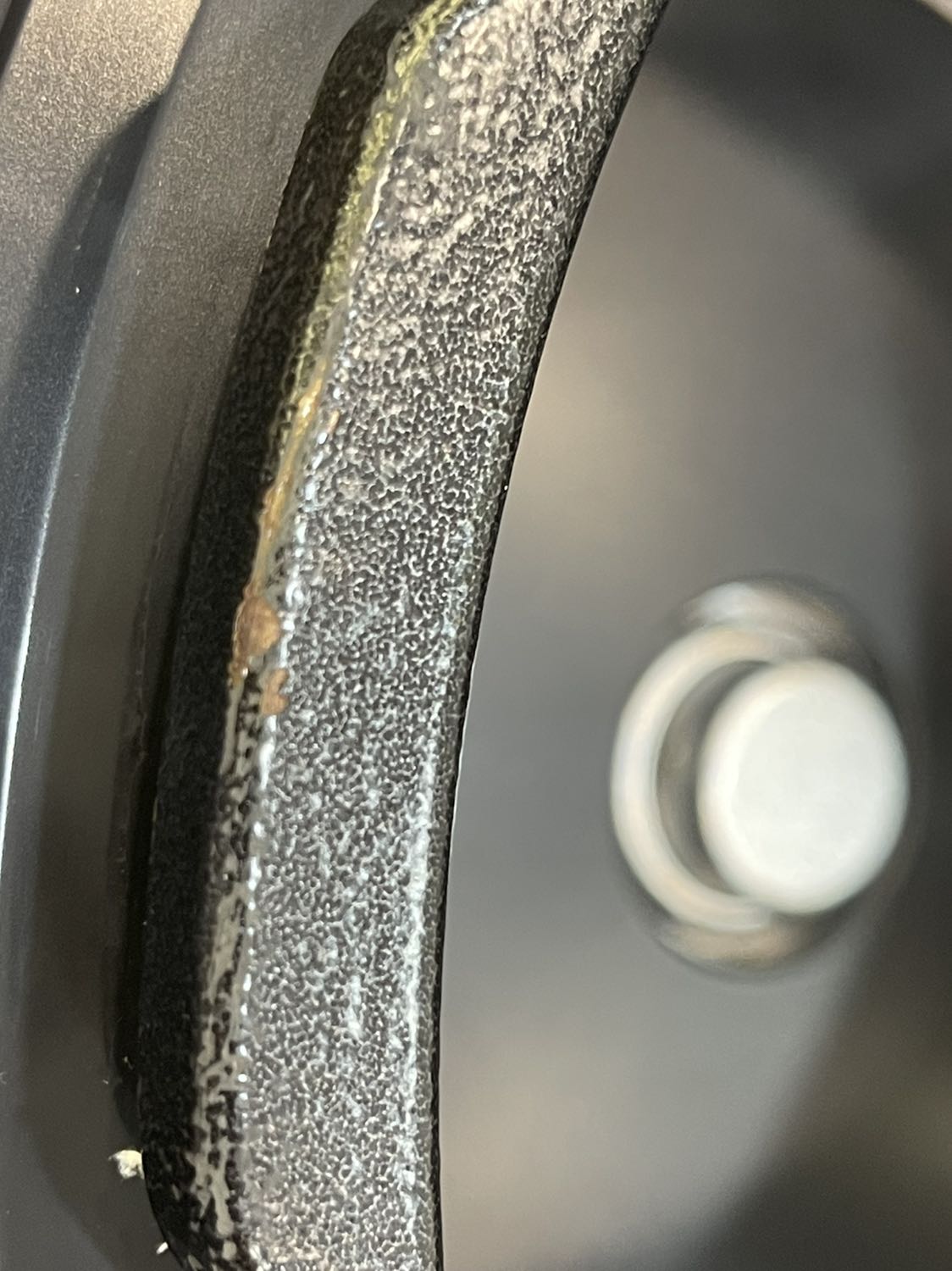 Tôi vừa mua nồi áp suất của Tiki, giờ mở ra sử dụng thì thấy như thế này 
Nhờ Tiki hỗ trợ đổi trả giúp tôi