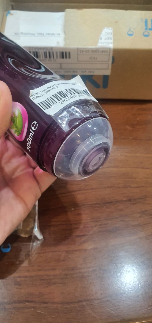 mình nhận hàng bị lỗi, thiếu nắp. Đây là quà mình tặng bạn mình nên hàng lỗi này mình ko tặng được. Tiki giải quyết giúp mình gấp nha.