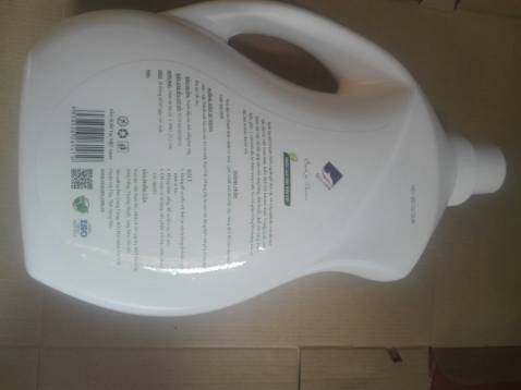 Trước dùng lau sàn của Ecocare chưa thấy ưng lắm vì nước nó hơi loãng, mùi bay nhanh. Nhưng lần này Ecocare  chuyển sang công thức mới thì thấy nó đặc sánh hơn dùng thích và lưu hương lâu hơn. Dùng khá thích, sẽ tiếp tục ủng hộ