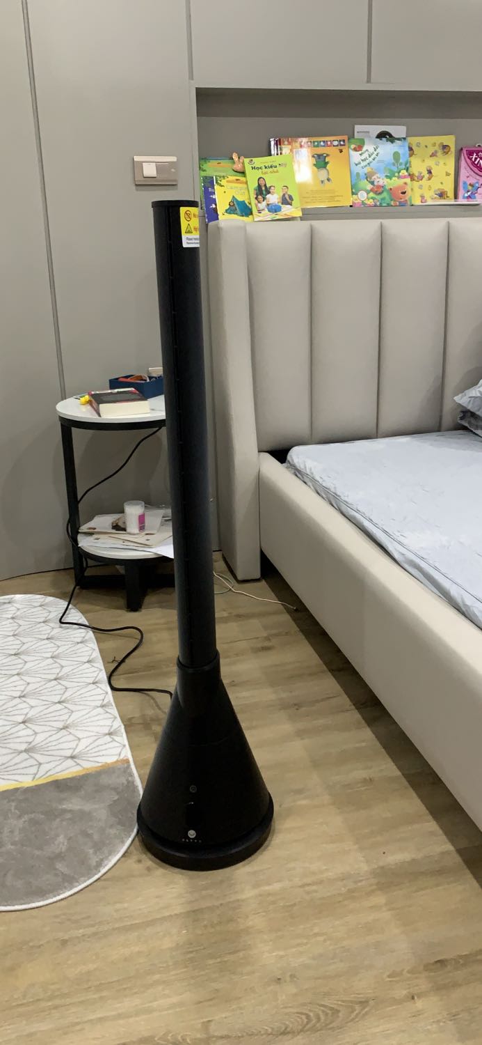 Quạt cứu rỗi mình trong ngày giá rét. Thiết kế gọn gàng, nhìn khá sang. Quan trọng nhất là quạt ấm nhanh và không/chưa thấy bị khô da. Ấm nhanh hơn điều hoà 2 chiều vì quạt quay đều và tha được các vị trí khác nhau. Quạt cứu rỗi mình trong ngày giá rét. Thiết kế gọn gàng, nhìn khá sang. Quan trọng nhất là quạt ấm nhanh và không/chưa thấy bị khô da. Ấm nhanh hơn điều hoà 2 chiều vì quạt quay đều và tha được các vị trí khác nhau.