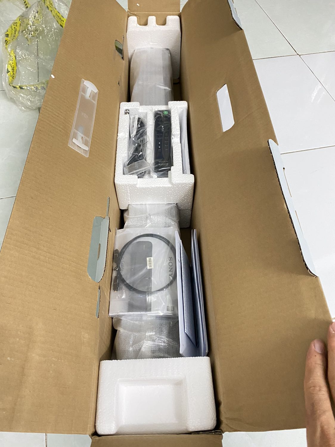 Hàng giao nhanh, đóng gói chắc chắn, đầy đủ phụ kiện đi kèm. Hàng giao nhanh, đóng gói chắc chắn, đầy đủ phụ kiện đi kèm.